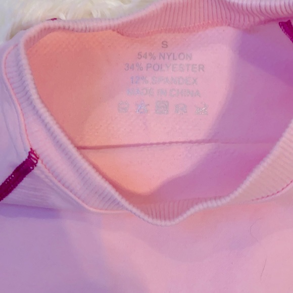 Super cute Athletic Crop Top - Picture 4 of 5